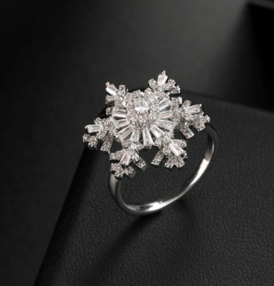 A Rotatable Snowflake Ring That Turns Around For Girls